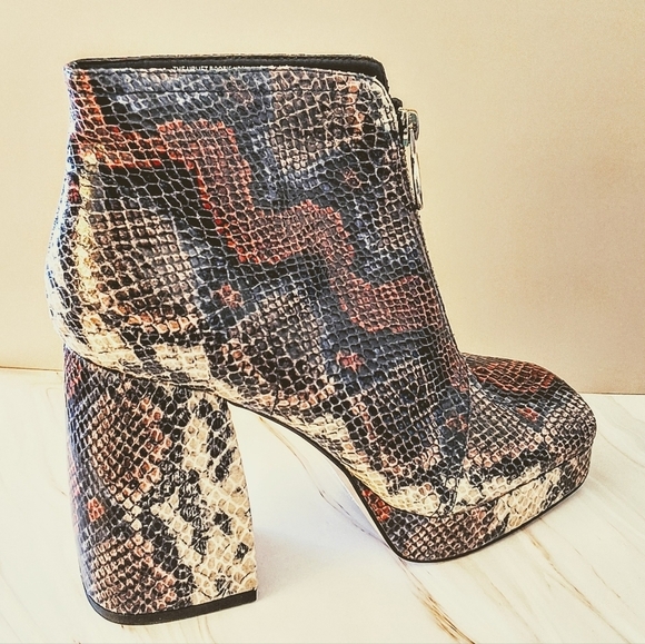 Katy Perry "The Uplift Bootie" Snake Print Ankle Boots - Size 9 NWOB - Picture 4 of 8